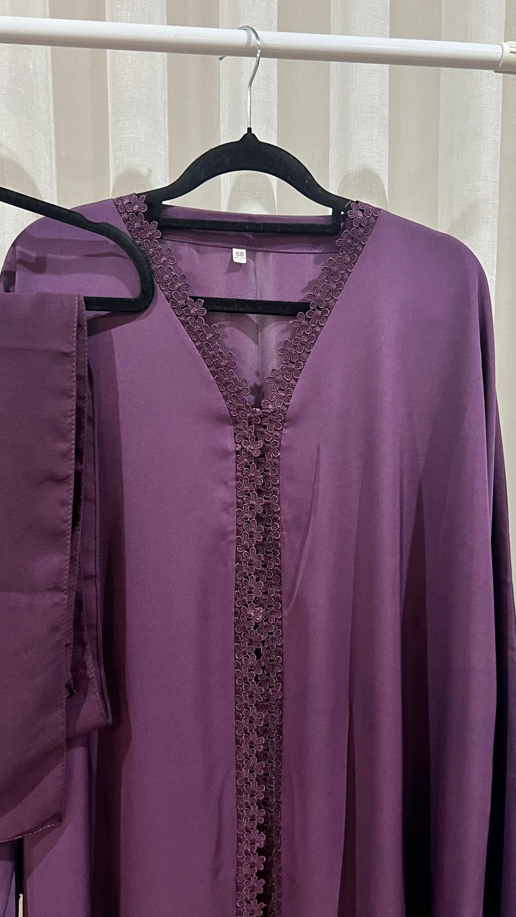 Petal trim abaya