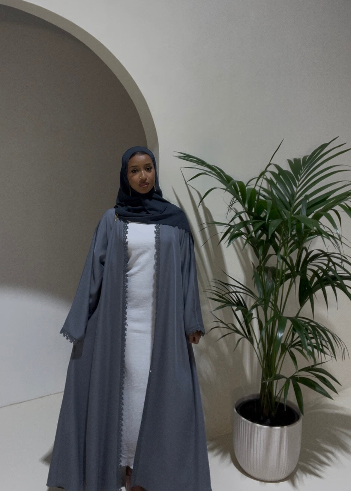 Petal trim abaya