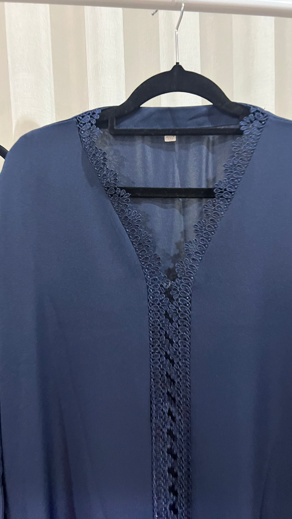 Petal trim abaya