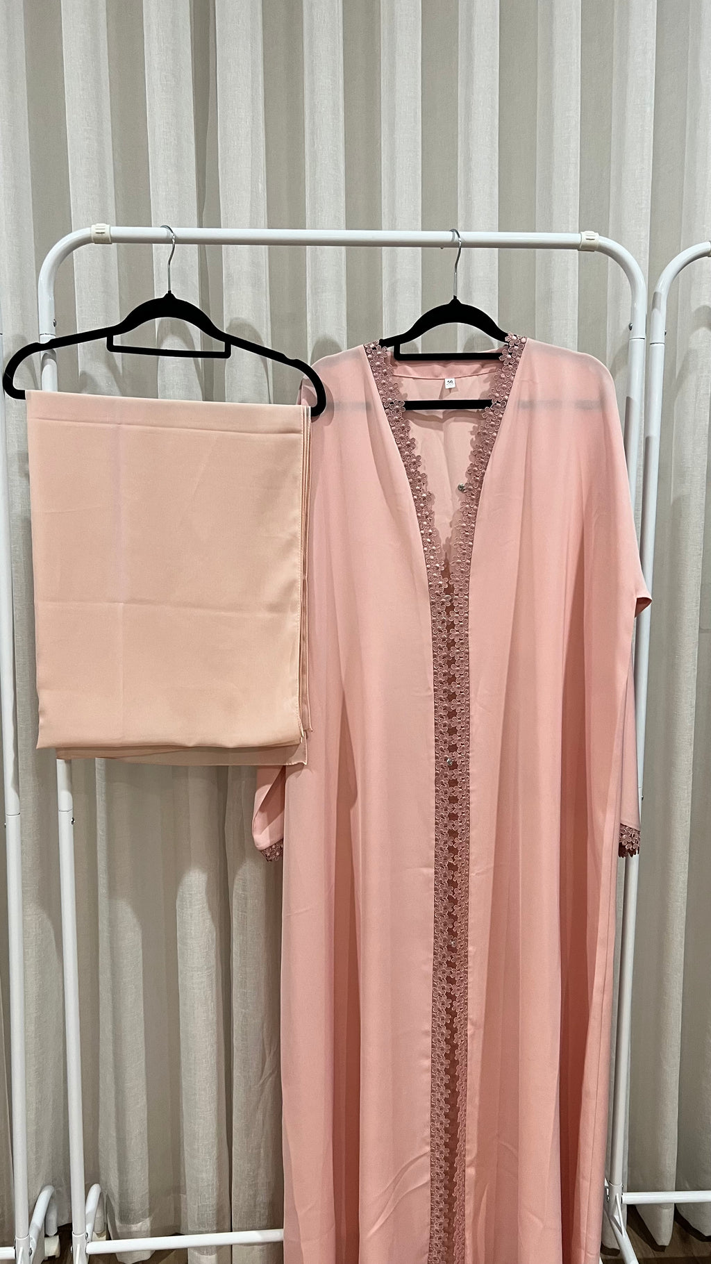 Petal trim abaya
