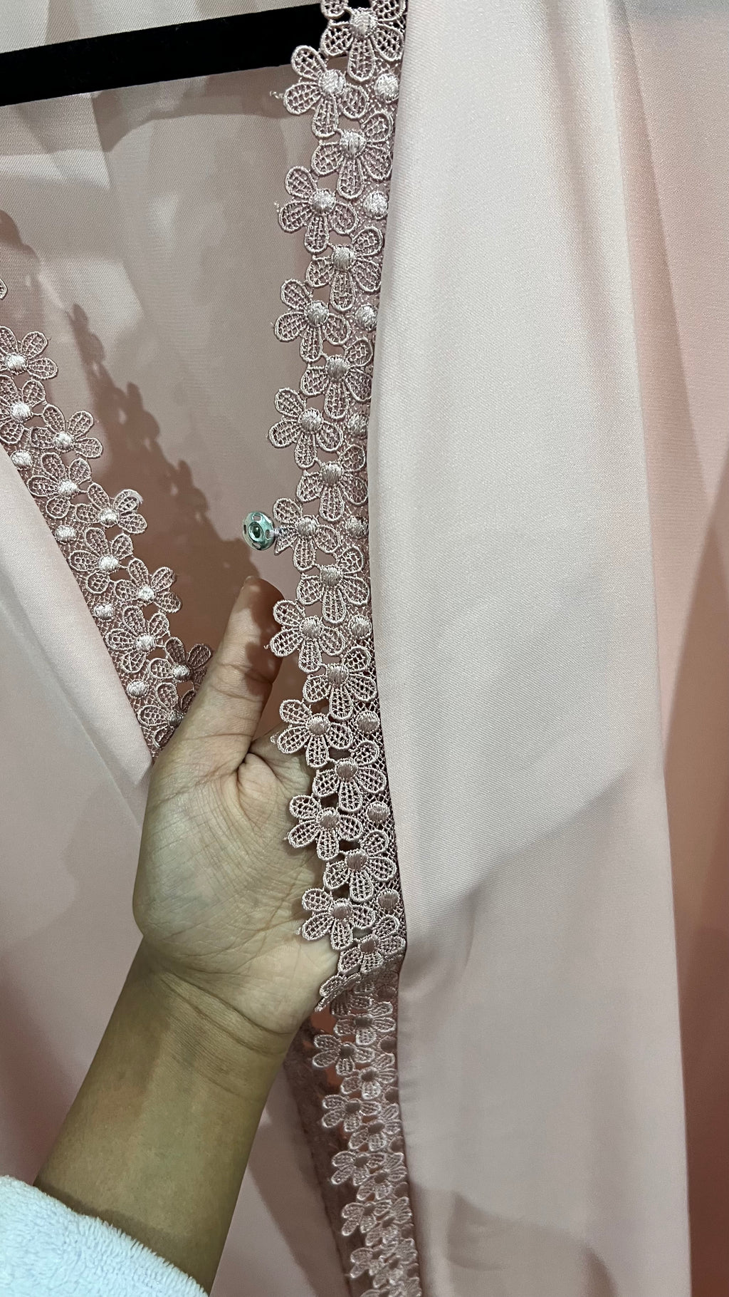 Petal trim abaya