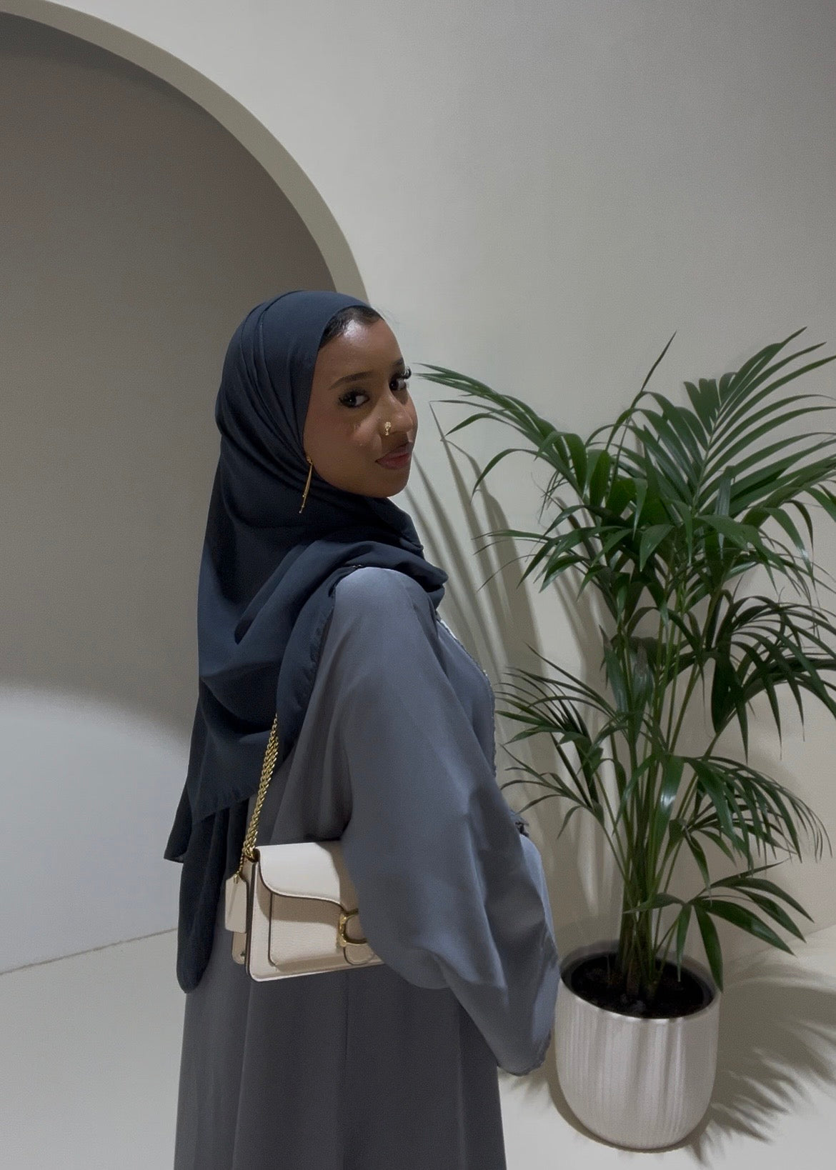 Petal trim abaya