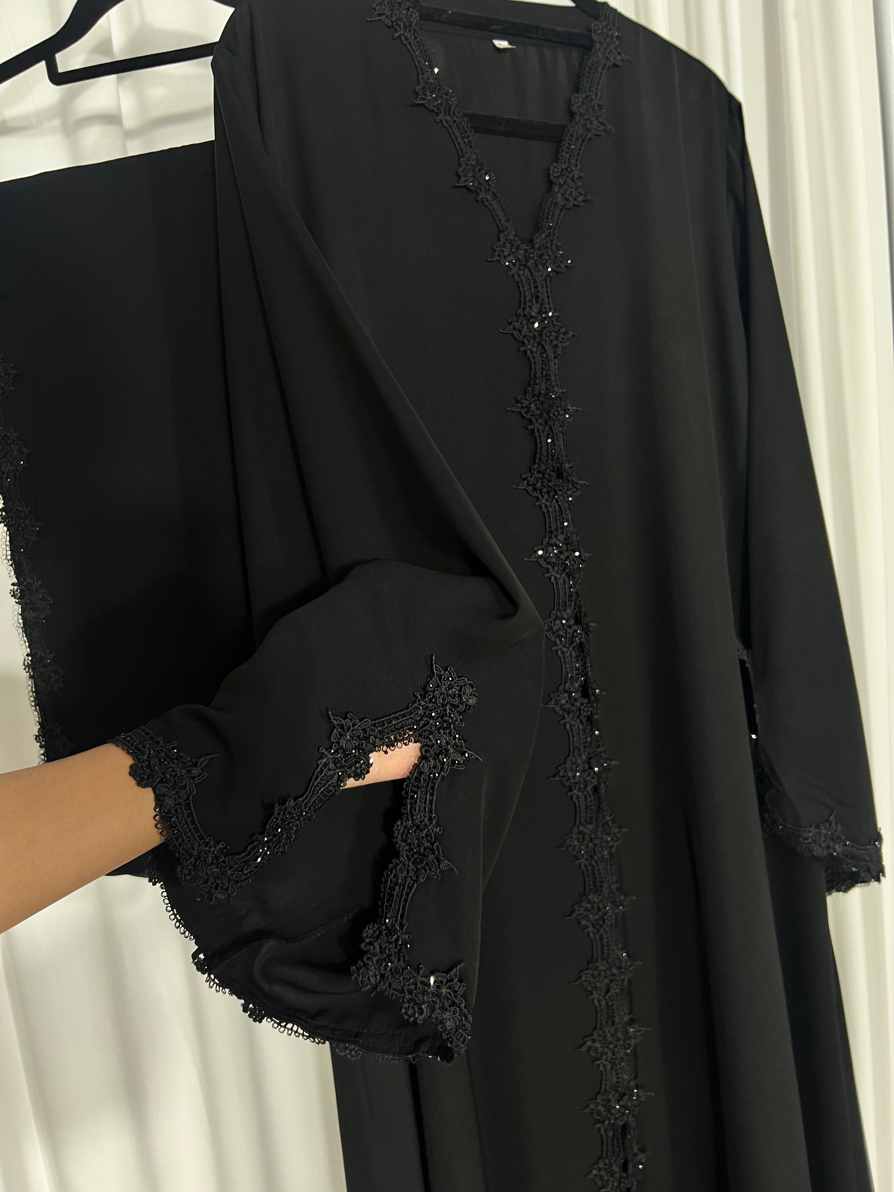 Classic embroidered abaya set