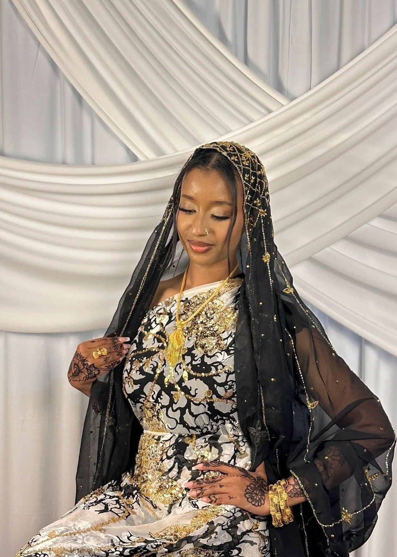 Black swan stone Dirac - Layali Heritage